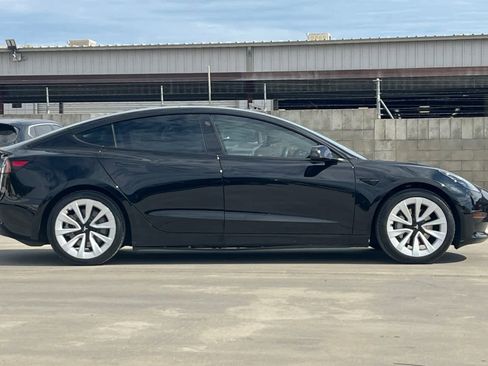 Used 2021 Tesla Model 3 Standard Range Plus image 9