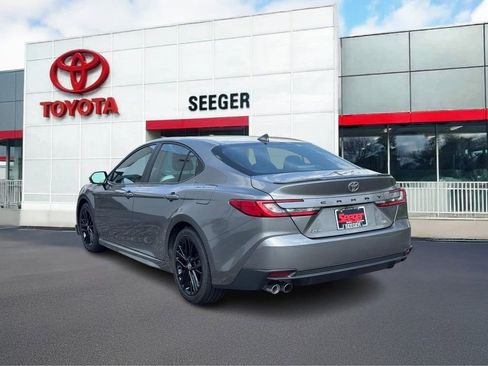 Used 2025 Toyota Camry SE FWD image 6