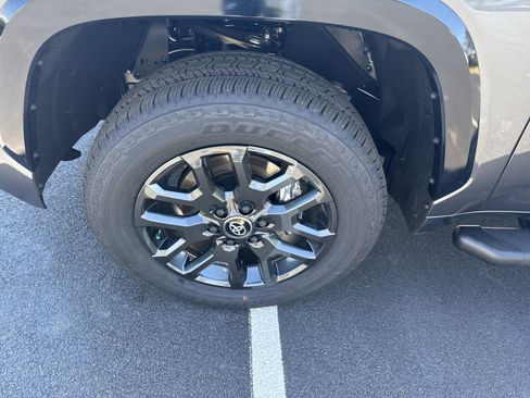 New 2025 Toyota Tundra Platinum image 9