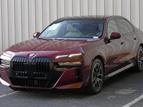 Used 2023 BMW 760i xDrive AWD/4WD image 56