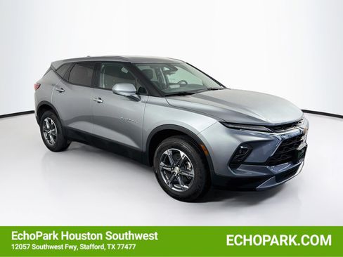 Used 2025 Chevrolet Blazer LT FWD image 1