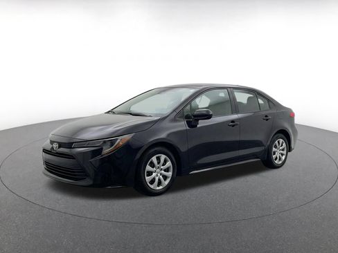 Used 2025 Toyota Corolla LE FWD image 3