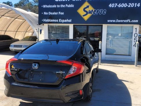 Used 2018 Honda Civic Touring image 11