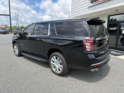 Used 2024 Chevrolet Suburban High Country RWD image 6