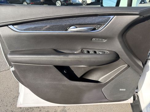 Certified 2022 Cadillac XT5 Premium Luxury image 10