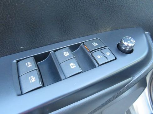 Used 2019 Toyota Highlander XLE image 38