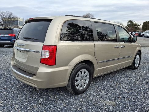 Used 2015 Chrysler Town & Country Touring w/ Driver Convenience Group image 7