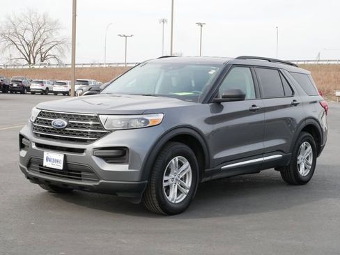 Used 2024 Ford Explorer XLT w/ Class IV Trailer Tow Package image 2