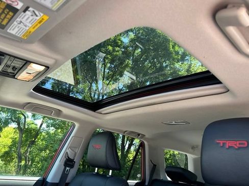Used 2021 Toyota 4Runner TRD Off-Road Premium w/ Moonroof Package AWD/4WD image 19