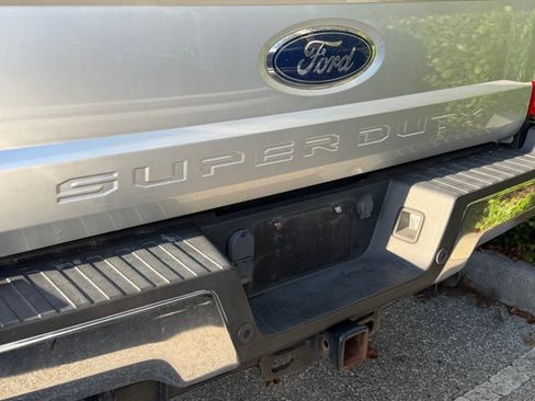 Used 2017 Ford F250 Lariat w/ Lariat Value Package AWD/4WD image 6