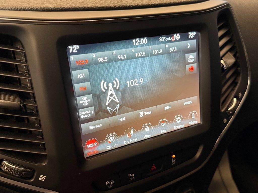Used 2023 Jeep Cherokee Altitude Lux AWD/4WD image 13