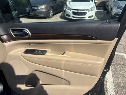 Used 2014 Jeep Grand Cherokee Limited w/ Trailer Tow Group IV AWD/4WD image 17