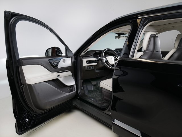 Used 2021 Lincoln Aviator Black Label Grand Touring w/ Class IV Trailer Tow Package AWD/4WD image 27