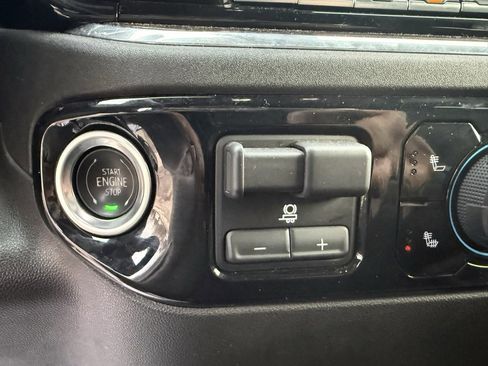 Used 2025 Chevrolet Silverado 1500 LT image 30