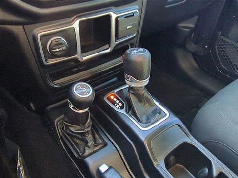 Used 2019 Jeep Wrangler Unlimited Sport image 12