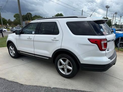 Used 2019 Ford Explorer XLT w/ Equipment Group 202A FWD image 5
