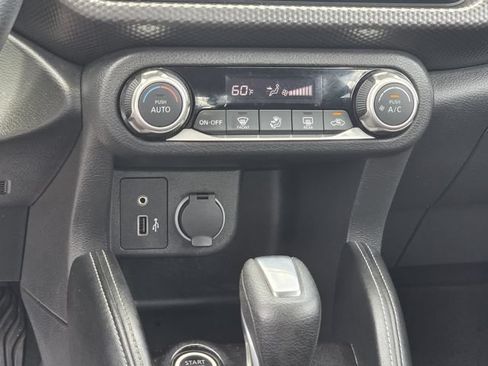 Used 2018 Nissan Kicks SV FWD image 19