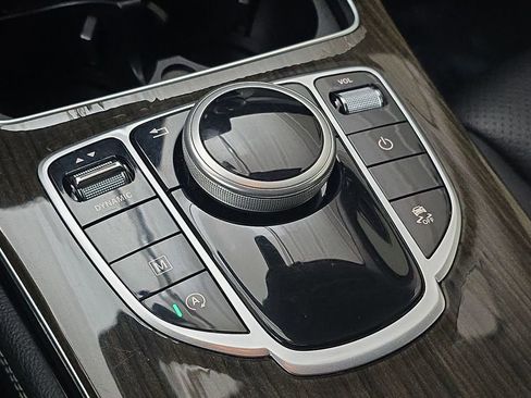 Used 2018 Mercedes-Benz GLC 300 4MATIC image 20