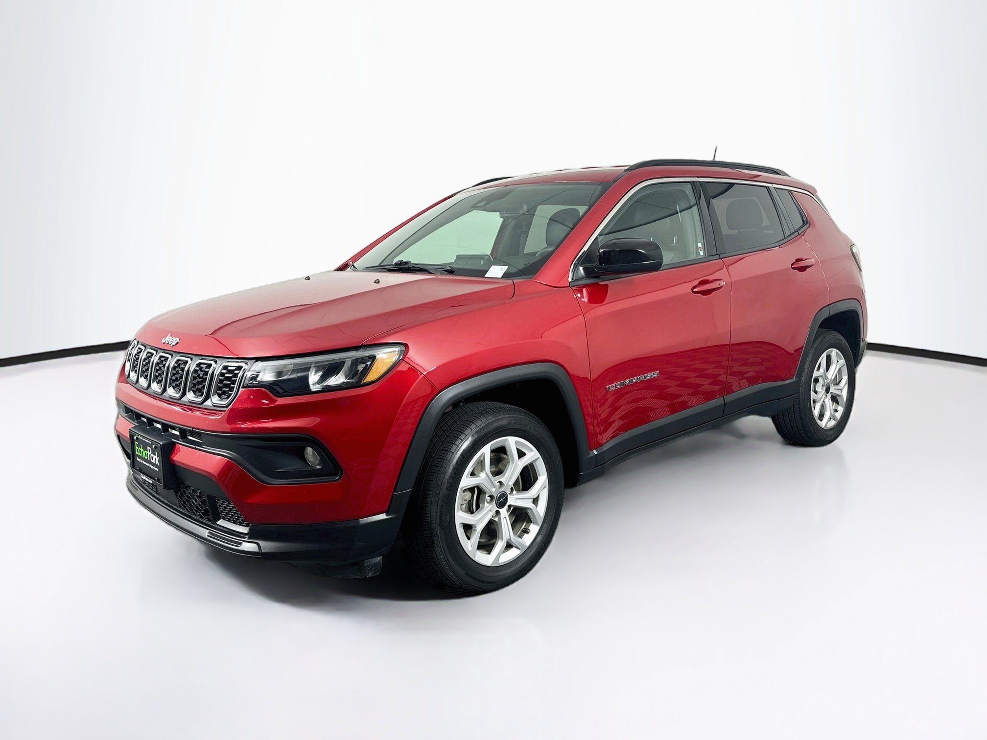 Used 2025 Jeep Compass Latitude AWD/4WD image 3