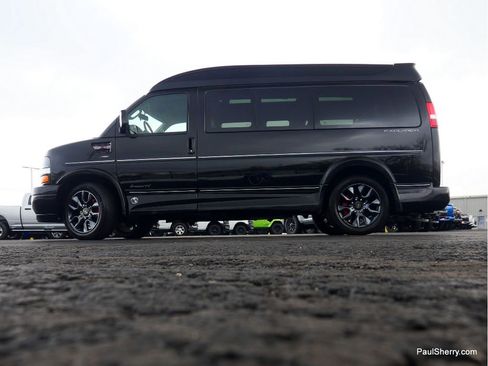 Used 2023 Chevrolet Express 2500 image 17