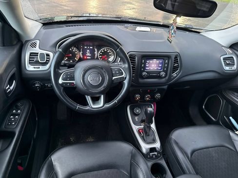 Used 2018 Jeep Compass Latitude AWD/4WD image 5