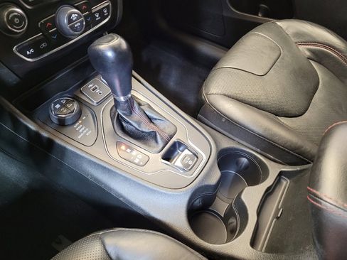 Used 2021 Jeep Cherokee Trailhawk w/ Premium Leather Package image 26