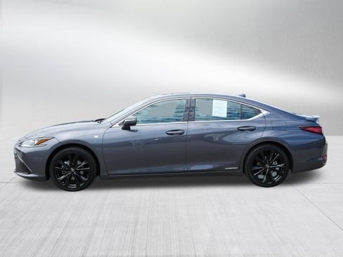 Used 2022 Lexus ES 300h F Sport w/ Accessory Package 2 FWD image 4