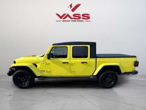 Used 2023 Jeep Gladiator Overland AWD/4WD image 2