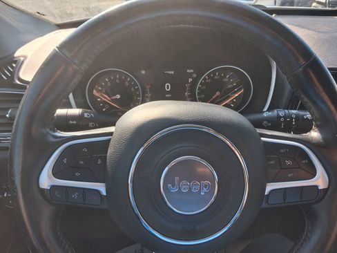 Used 2019 Jeep Compass Latitude AWD/4WD image 5