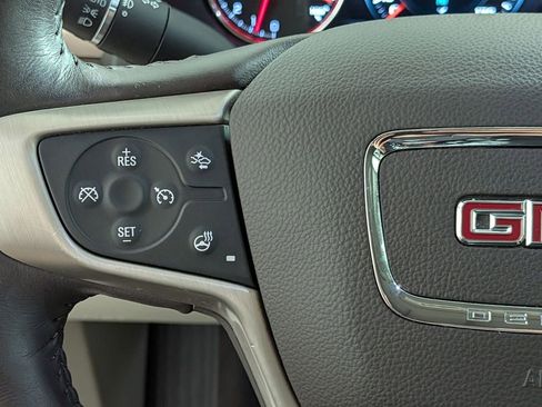 Used 2017 GMC Acadia Denali w/ Technology Package FWD image 14
