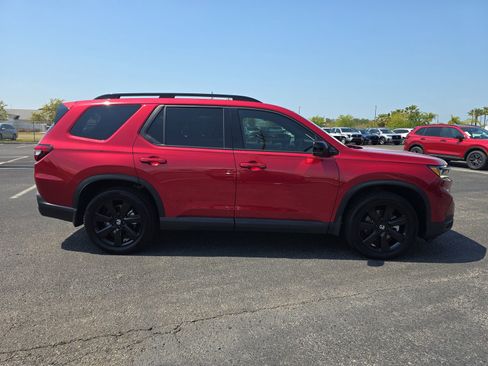 Used 2025 Honda Pilot Black Edition image 3