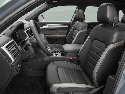 Used 2021 Volkswagen Atlas Cross Sport SE w/ Panoramic Sunroof Package FWD image 16