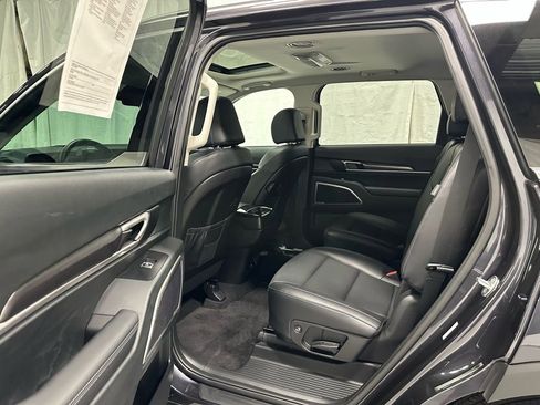 Used 2025 Kia Telluride S image 38