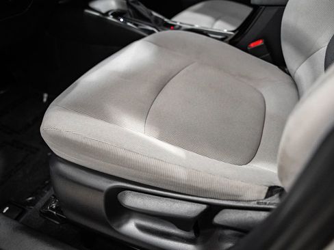 Used 2021 Toyota Corolla LE w/ Carpet Mat Package (TMS) image 27