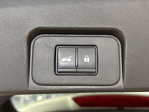 Used 2025 Nissan Rogue SV image 42