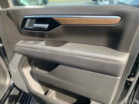 Used 2025 Chevrolet Tahoe High Country AWD/4WD image 27