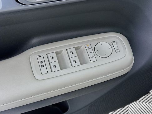 Used 2025 Hyundai Santa Fe SEL FWD image 15