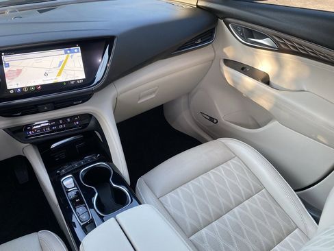 Used 2022 Buick Envision Avenir w/ Technology Package II image 32