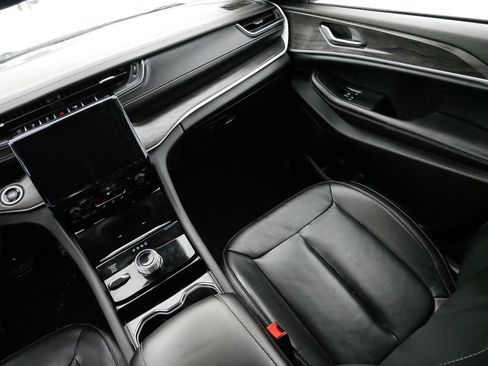 Used 2023 Jeep Grand Cherokee L Limited w/ Black Appearance Package image 11