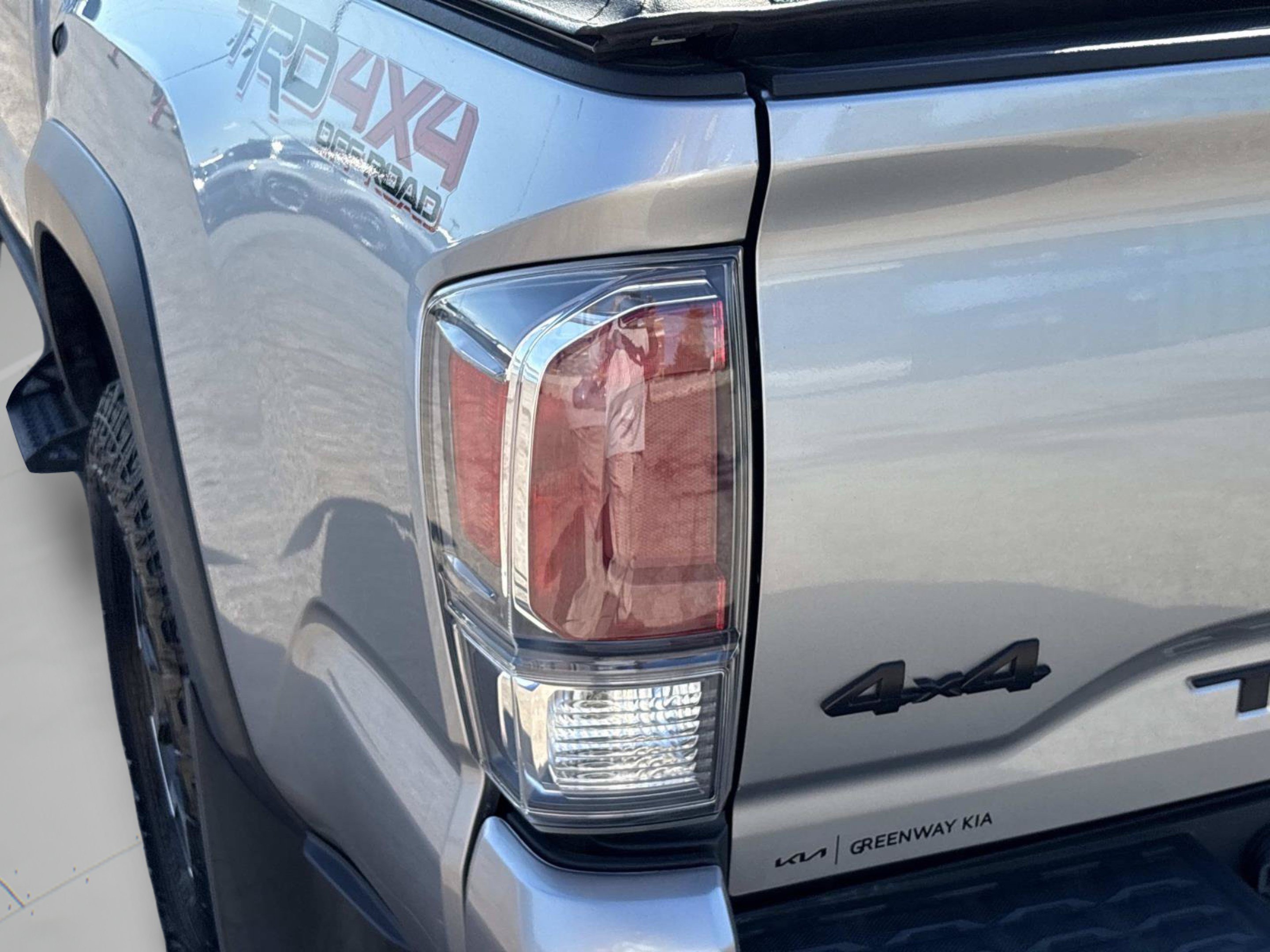 Used 2020 Toyota Tacoma TRD Off-Road w/ Technology Package AWD/4WD image 11