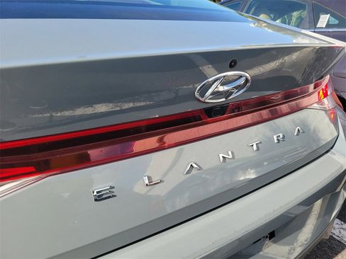 Used 2022 Hyundai Elantra SEL image 7