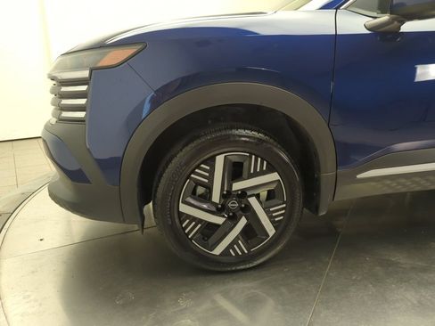 Certified 2025 Nissan Kicks SV FWD image 3