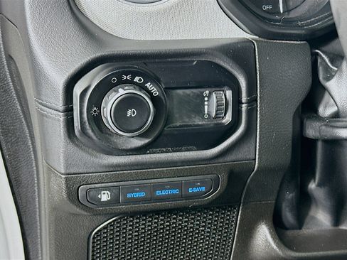 Used 2024 Jeep Wrangler Unlimited Sahara AWD/4WD image 17