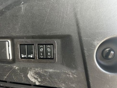 Used 2023 GMC Yukon AT4 w/ AT4 Premium Package image 20