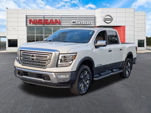 Certified 2024 Nissan Titan Platinum Reserve w/ Moonroof Package image 7