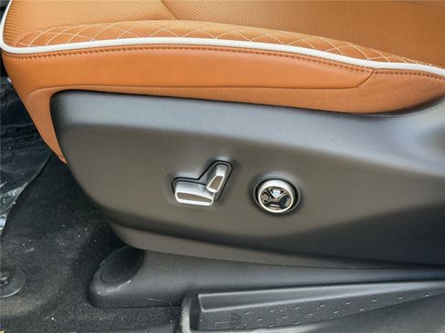 New 2026 Chrysler Pacifica Pinnacle w/ Trailer Tow Group FWD image 13