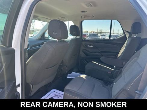 Used 2020 Chevrolet Traverse LT image 2