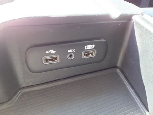 Used 2018 RAM 3500 SLT w/ Luxury Group image 15