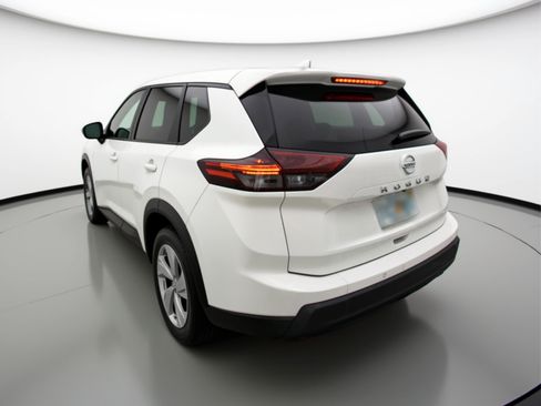 Used 2025 Nissan Rogue SV image 6