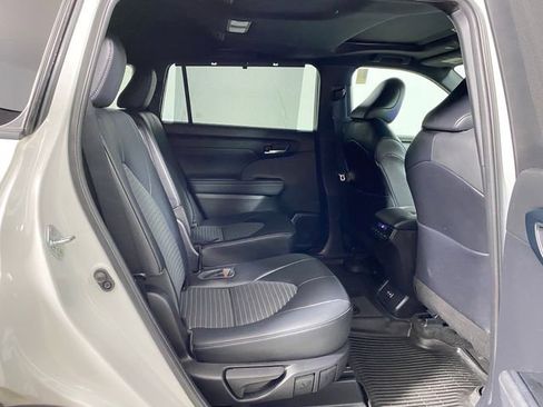 Used 2023 Toyota Highlander XSE AWD/4WD image 10